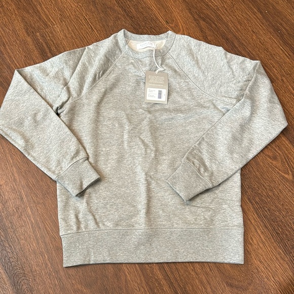 Everlane Tops - Everlane sweatshirt